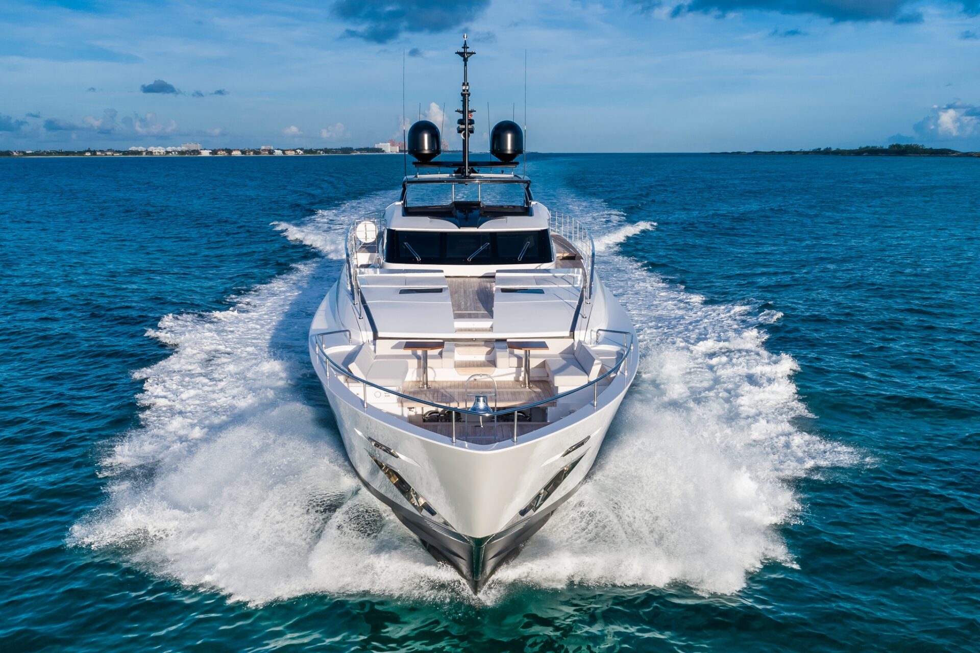 Custom Line 120' Nieuw en gebruikt sales. Uw exclusieve Benelux dealer