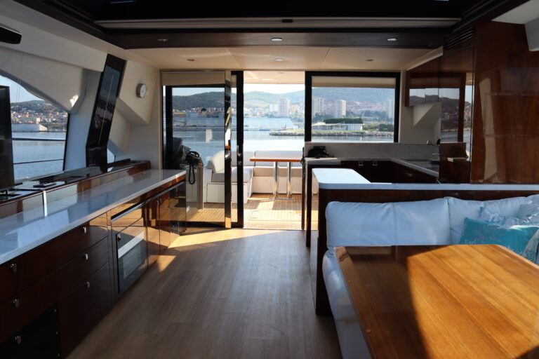 fairline-targa-65-gt-813443_6a7d90bdf25d7.jpg