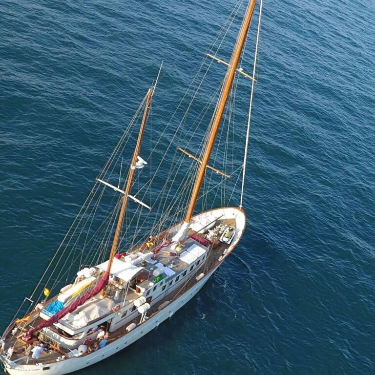 one-off-motorsailer-811788_68dbfb23132eb.jpg