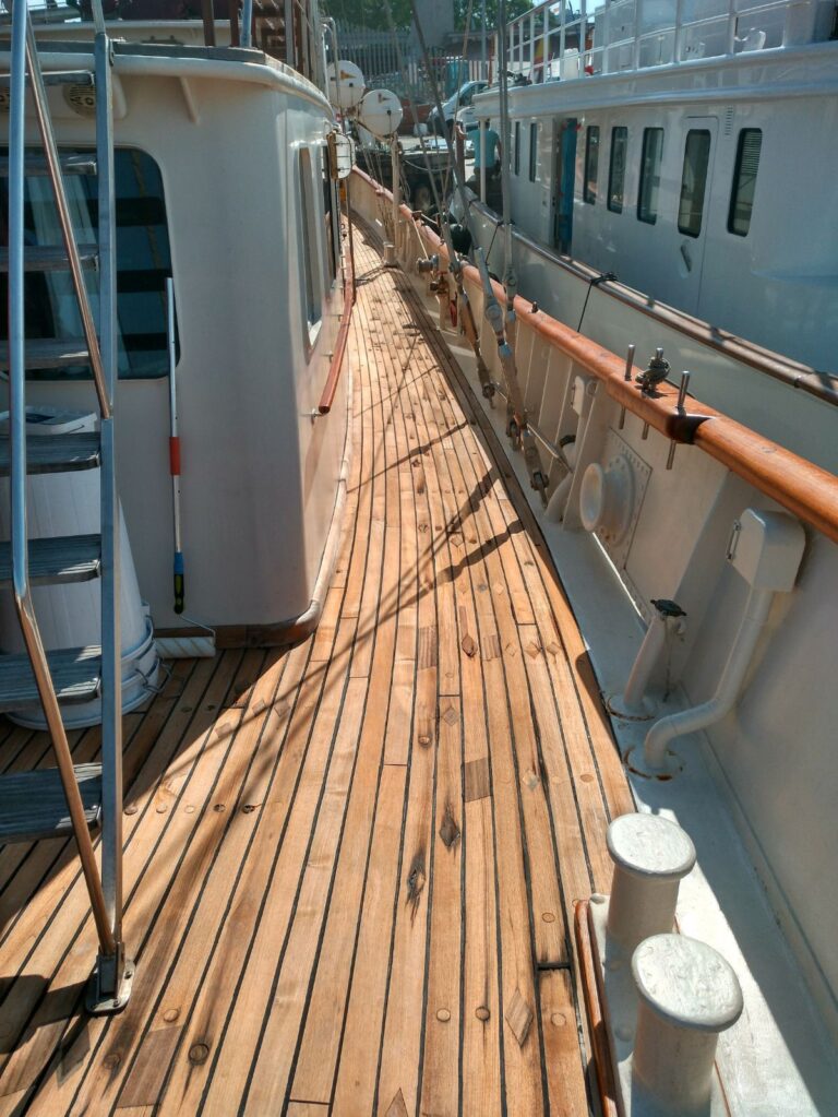 one-off-motorsailer-811788_68dbfb5c511c6.jpg