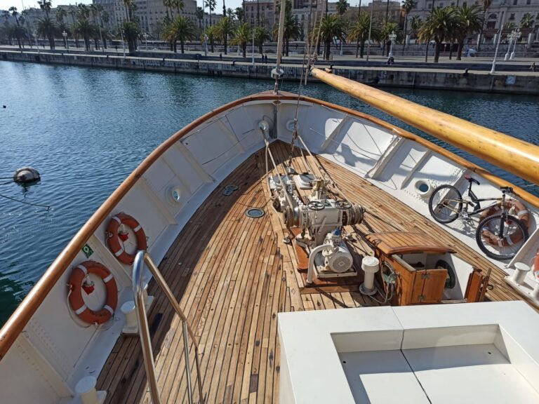 one-off-motorsailer-811788_68dbfb61b3f97.jpg