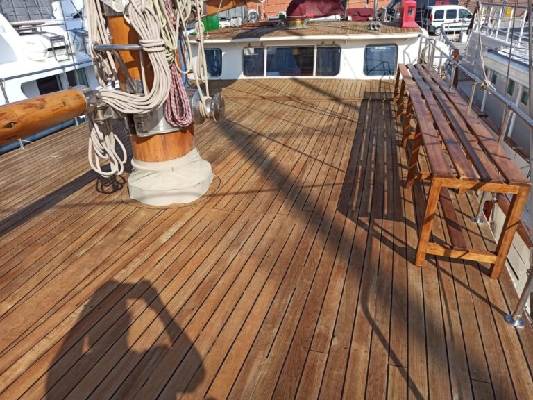 one-off-motorsailer-811788_68dbfb63142dc.jpg