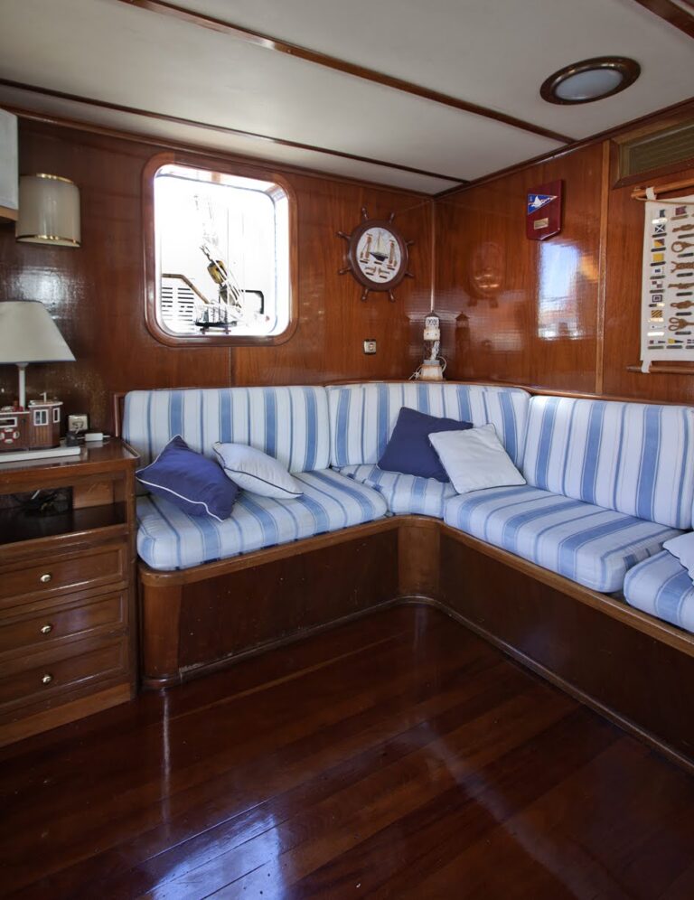 one-off-motorsailer-811788_68dc02de72be1.jpg