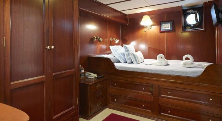 one-off-motorsailer-811788_68dc02e3e27ea.jpg