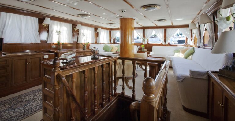 one-off-motorsailer-811788_68dc02e5966e3.jpg