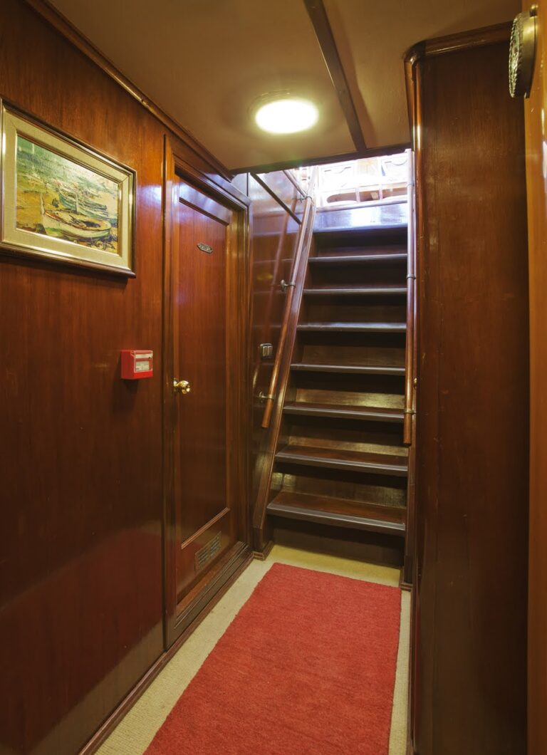 one-off-motorsailer-811788_68dc02e681321.jpg