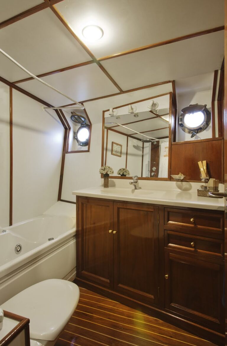 one-off-motorsailer-811788_68dc02ee537c0.jpg