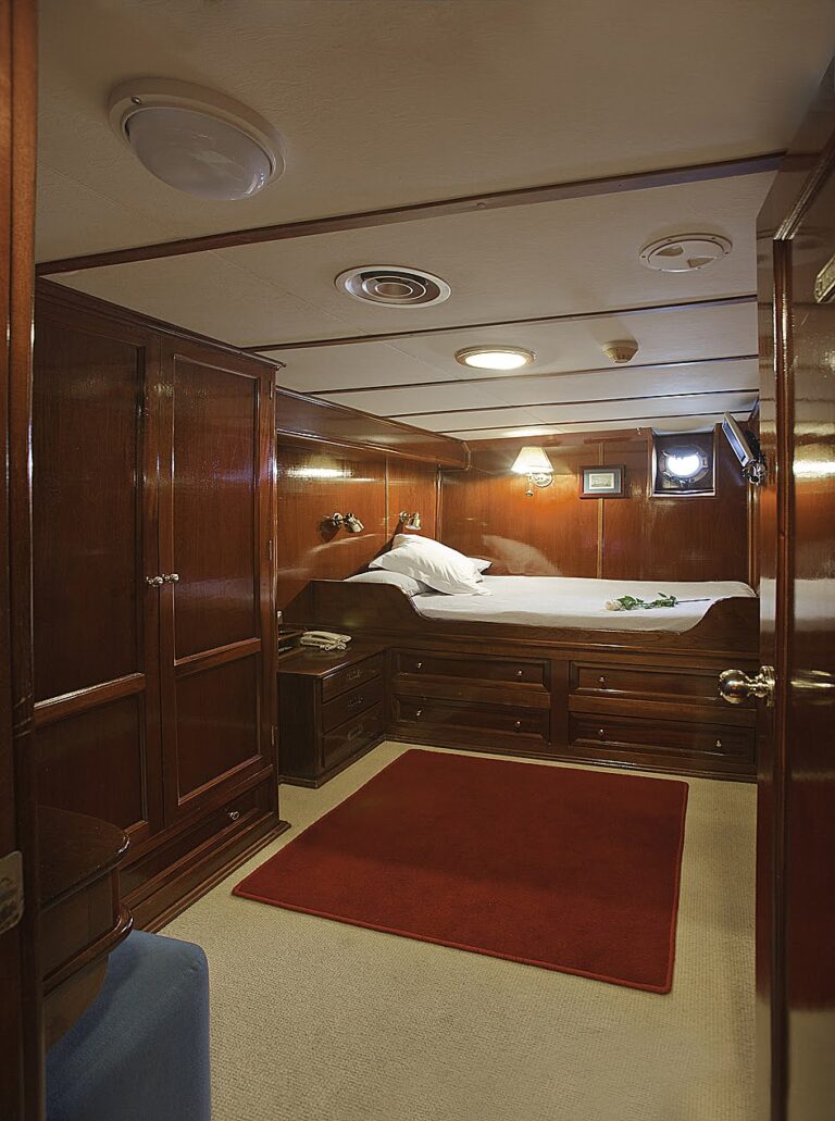 one-off-motorsailer-811788_68dc02f106045.jpg