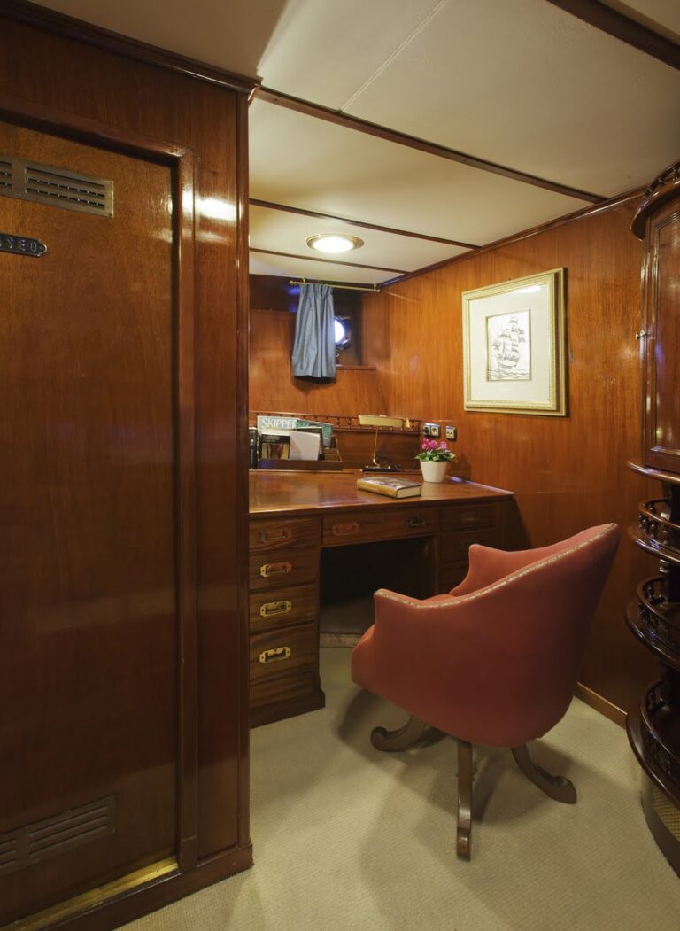 one-off-motorsailer-811788_68dc02f479f9a.jpg