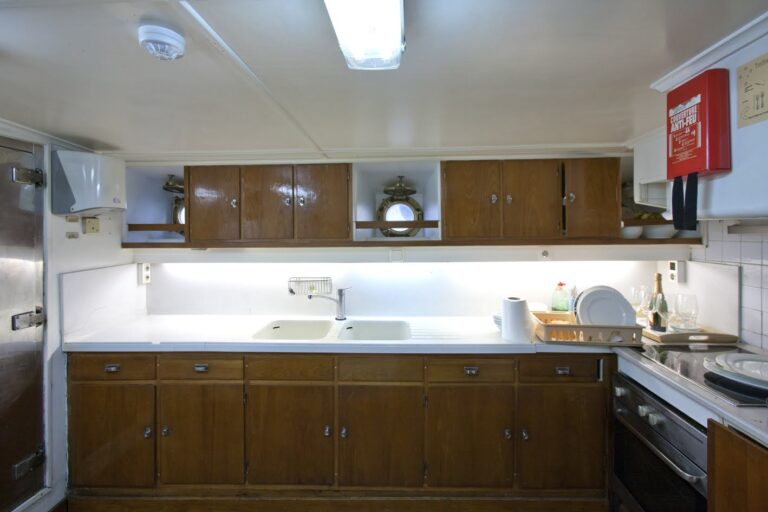 one-off-motorsailer-811788_68dc02f618416.jpg