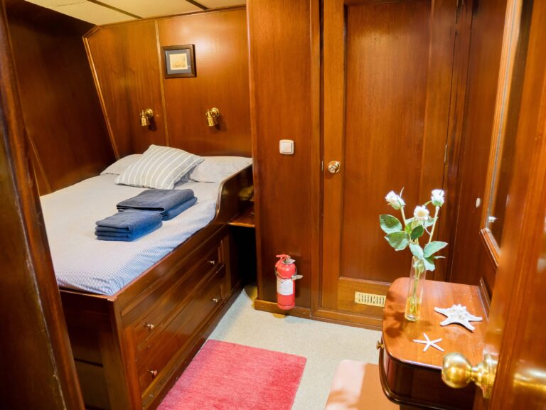 one-off-motorsailer-811788_68dc0316e27df.jpg