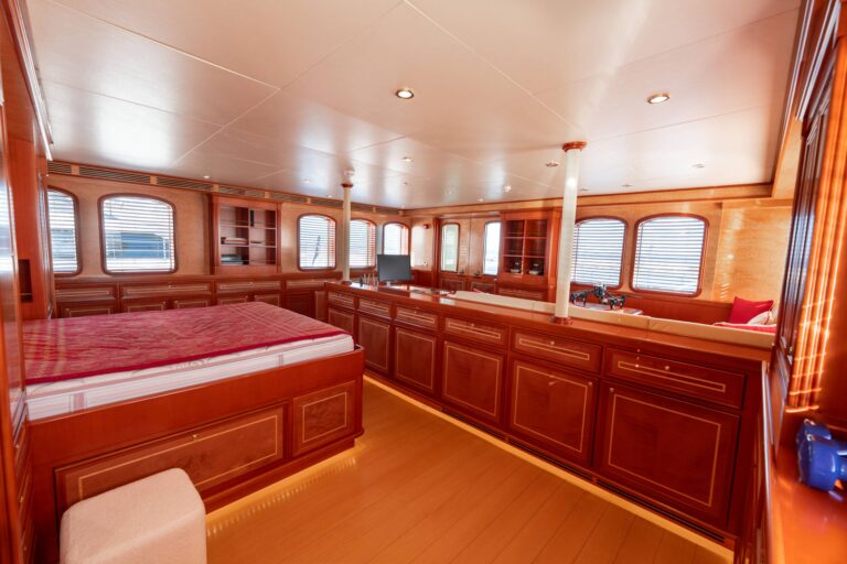 peer-gynt-yacht-36m-explorer-812706_6aa7ee56d43b5.jpg